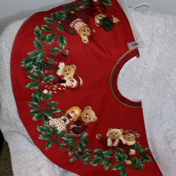 NWOT Hand crafted made Christmas tree skirt from pattern ~21” x 9” x42” half - Picture 3 of 10